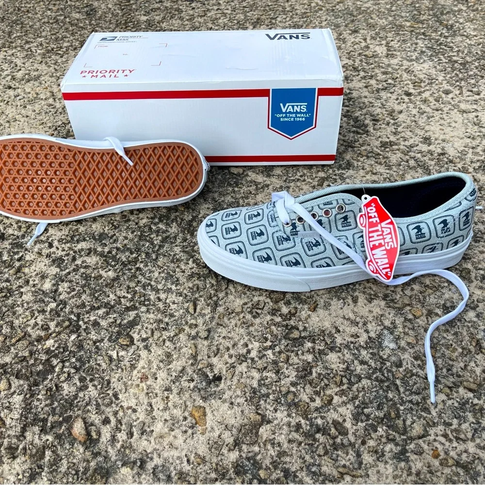 Priority Mail Vans - Picture 5 of 8